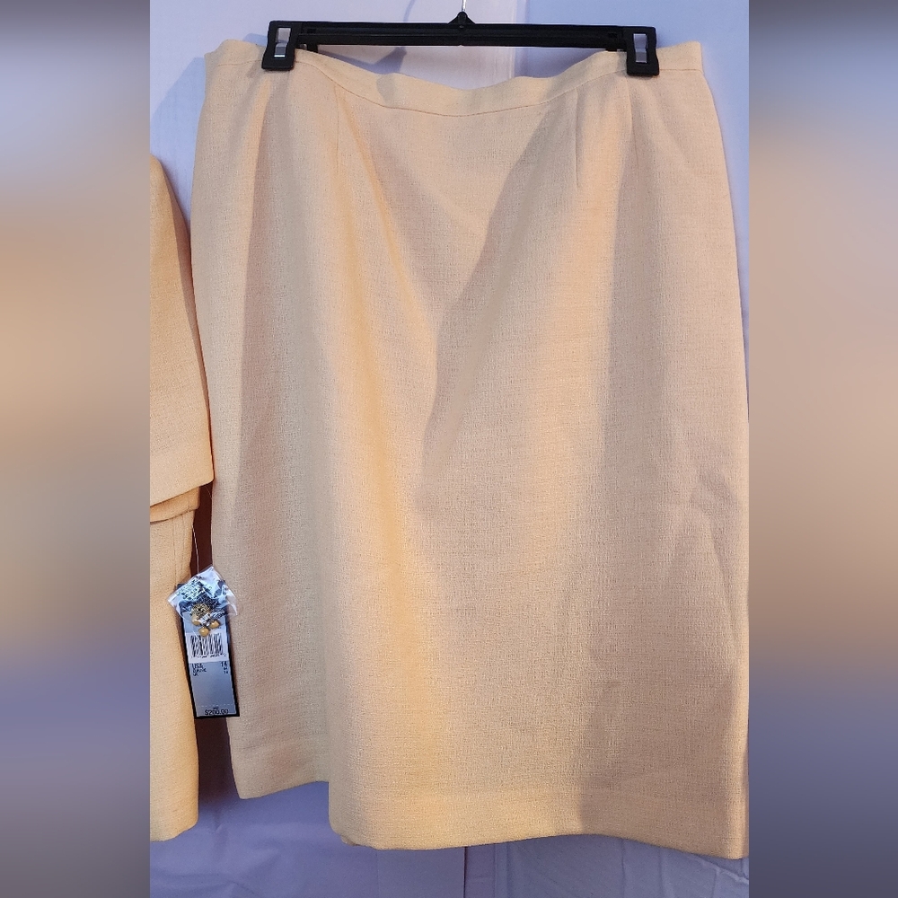 Le Suit Yellow Blazer and Skirt Set‎ Sz 8p NWT - Picture 10 of 13